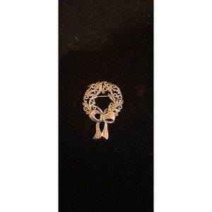 Vintage Silver Toned Christmas Reef Brooch. Detailed.
